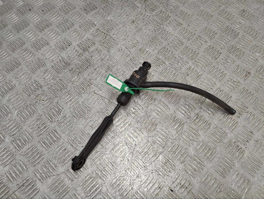 Цилиндр сцепления главный