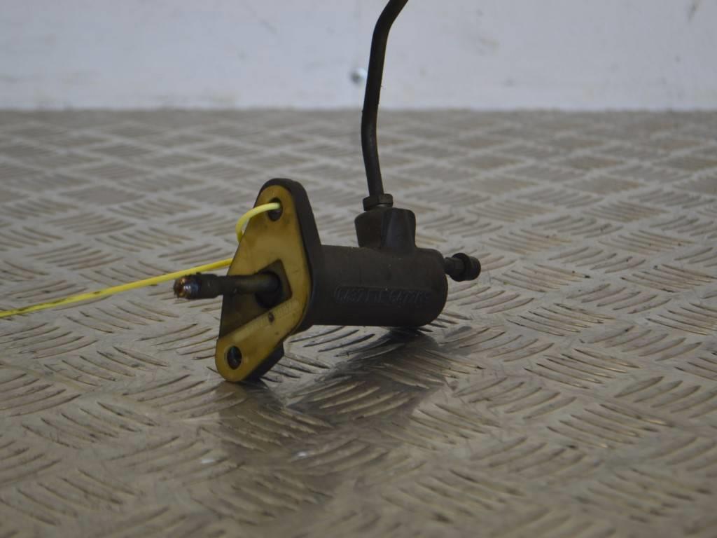 Цилиндр сцепления главный