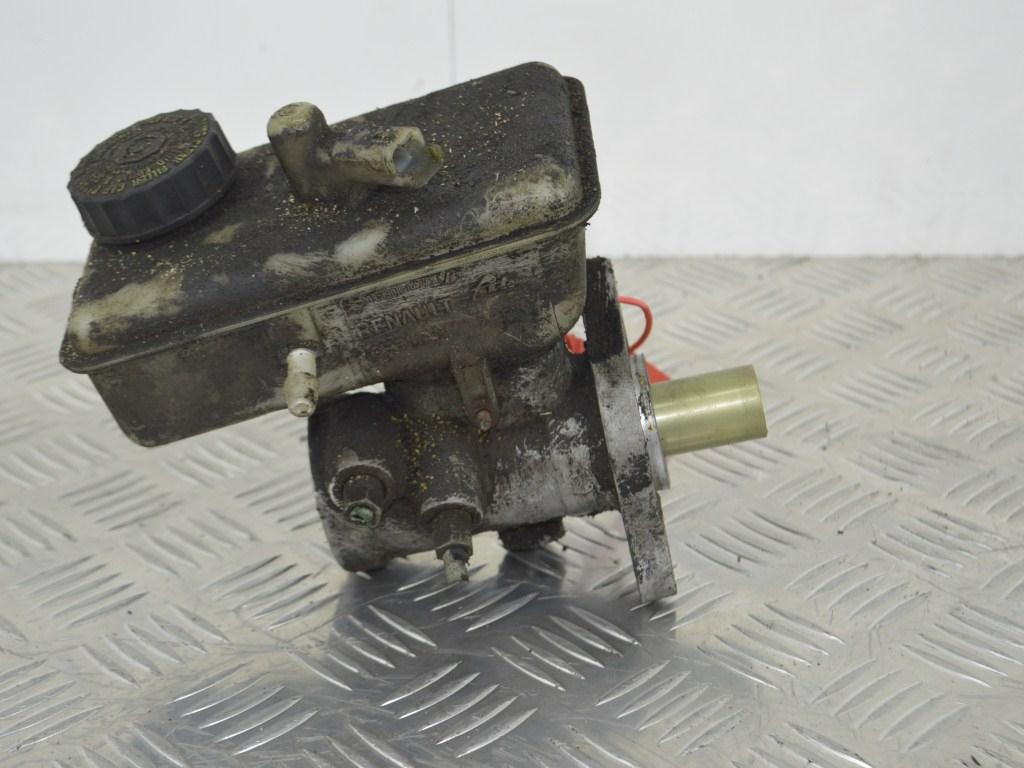 Цилиндр тормозной главный