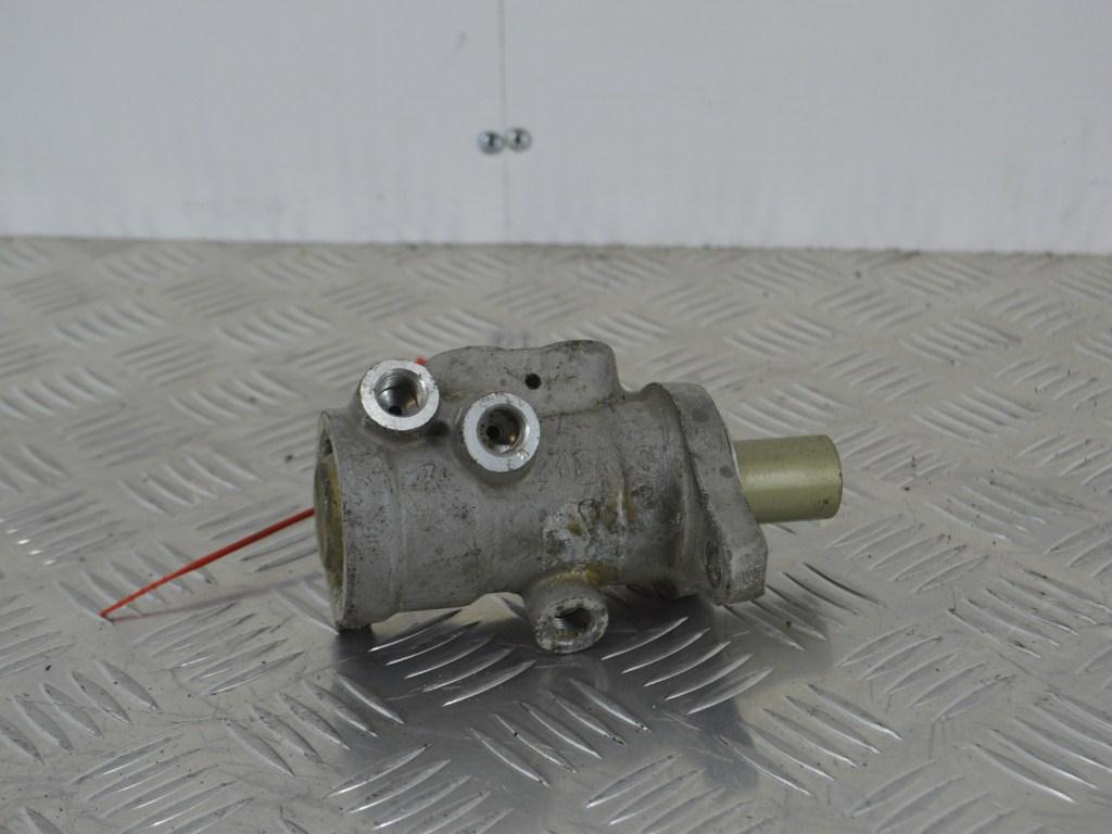 Цилиндр тормозной главный