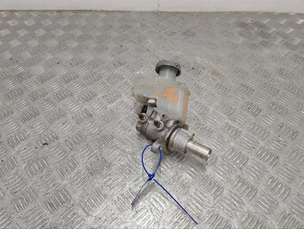 Цилиндр тормозной главный