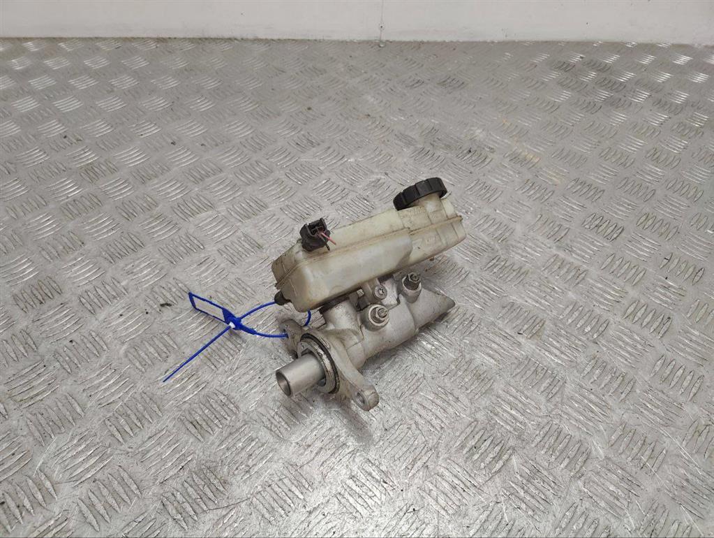 Цилиндр тормозной главный