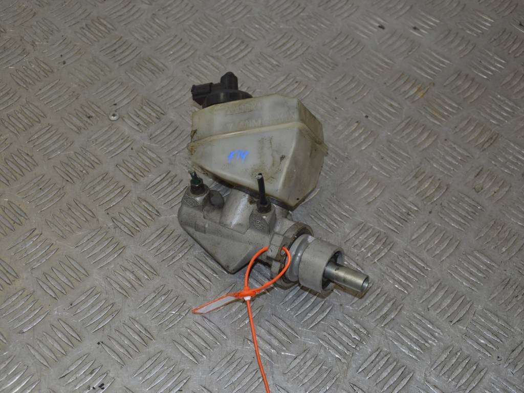 Цилиндр тормозной главный