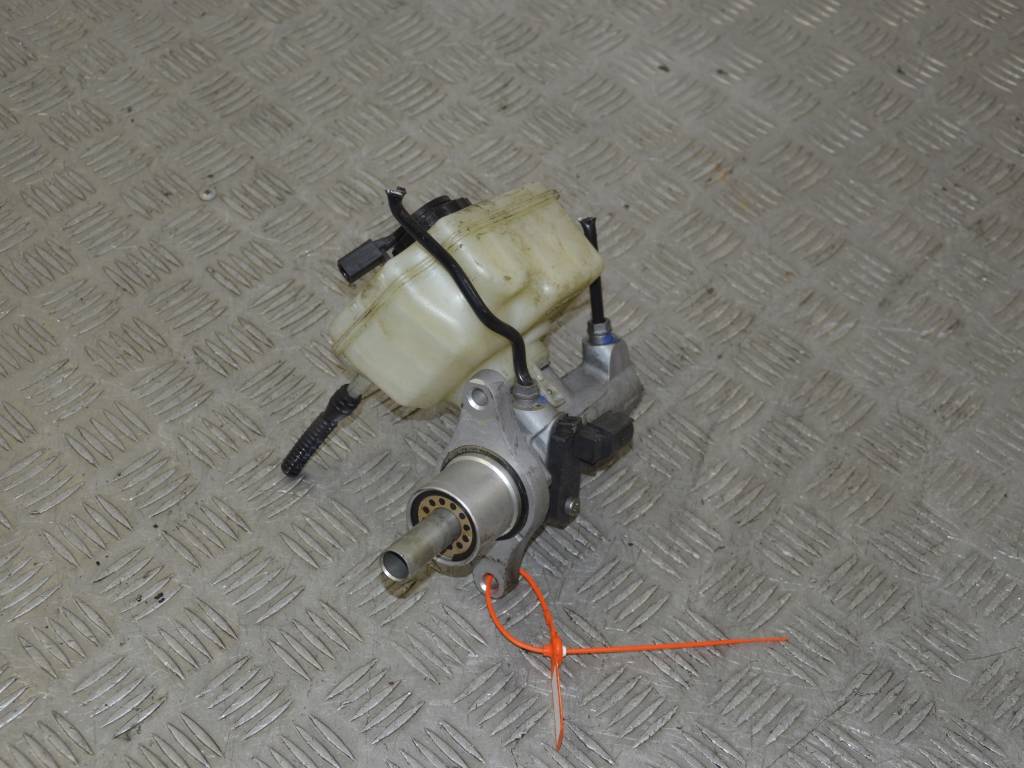 Цилиндр тормозной главный