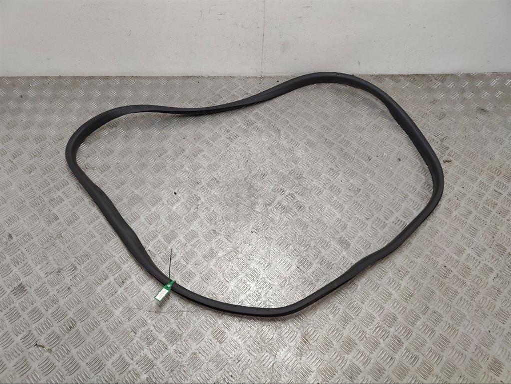 Уплотнитель двери передней правой