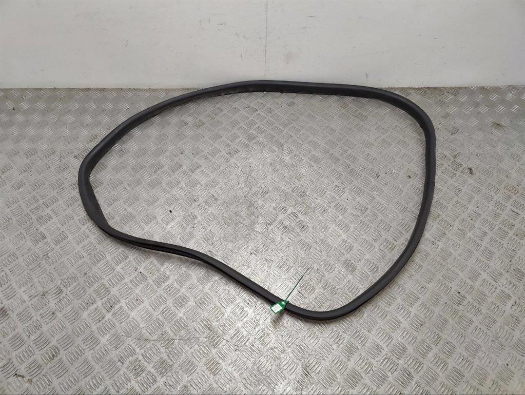 Уплотнитель двери задней правой