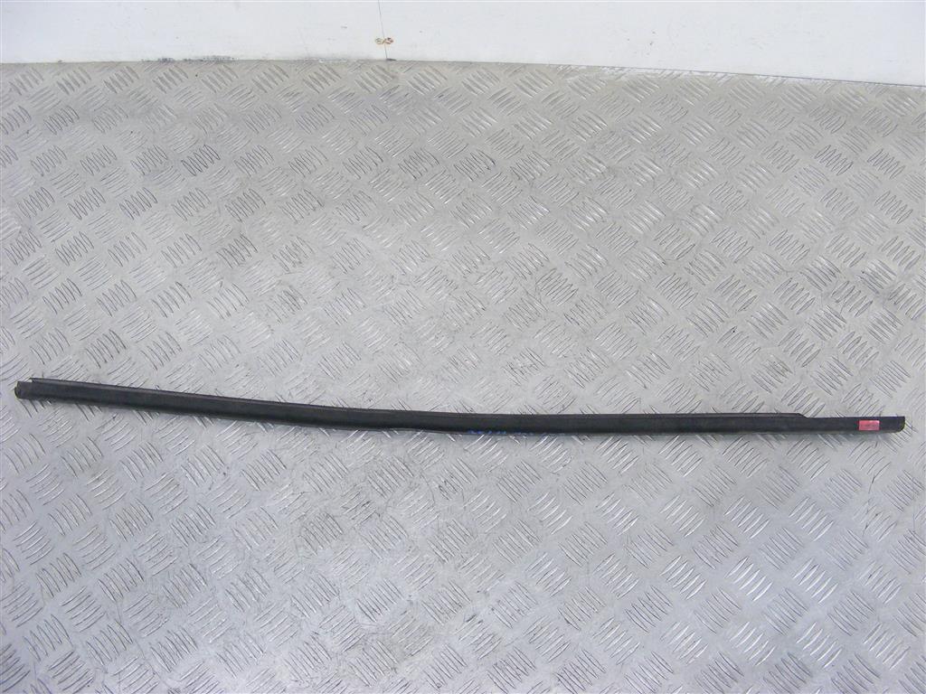 Уплотнитель Renault Megane 3 (2008-2019)