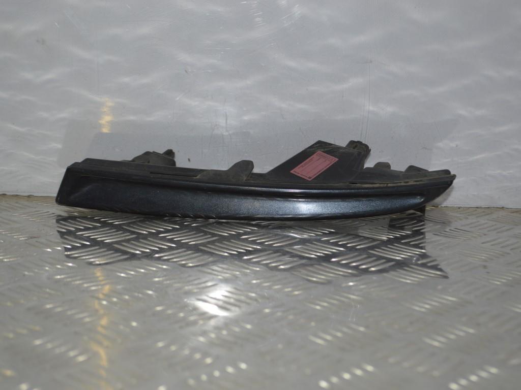 Ус под фару левый