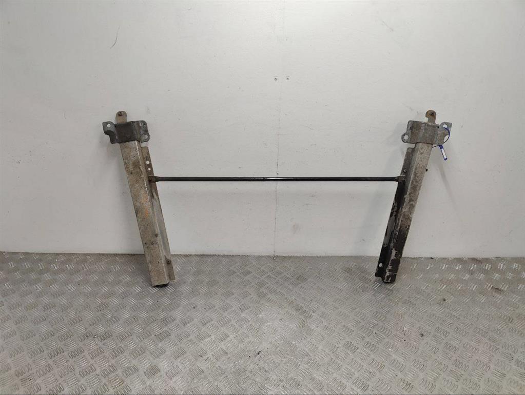 Усилитель бампера переднего