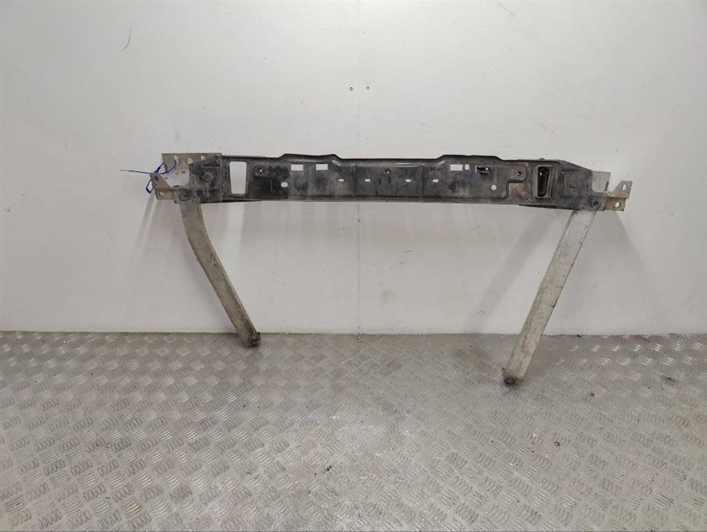 Усилитель бампера переднего