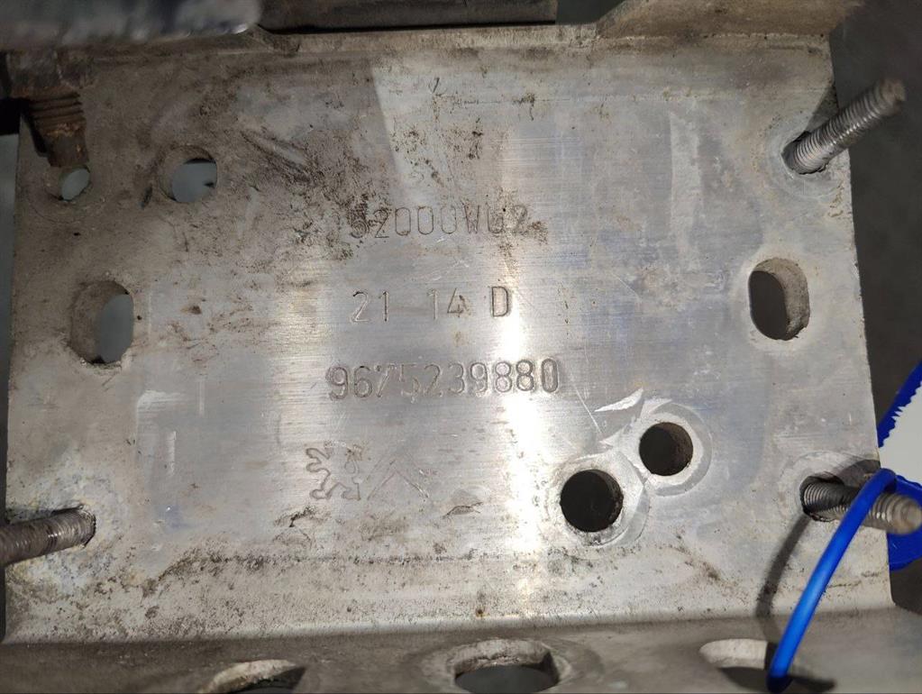 Усилитель бампера переднего