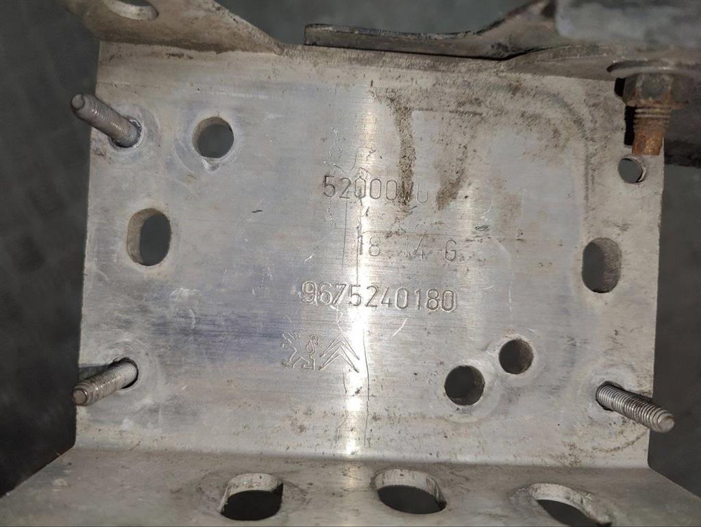 Усилитель бампера переднего