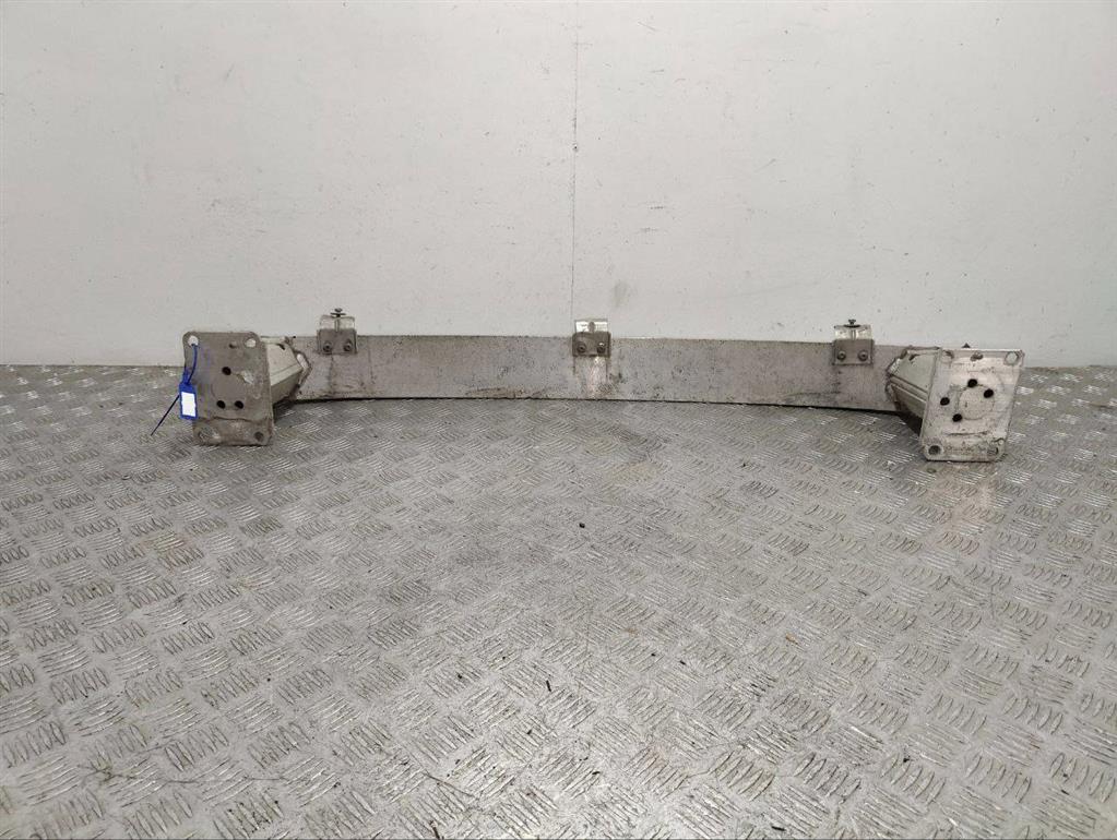 Усилитель бампера переднего