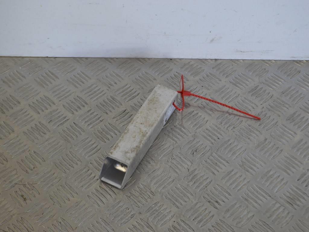 Усилитель бампера переднего