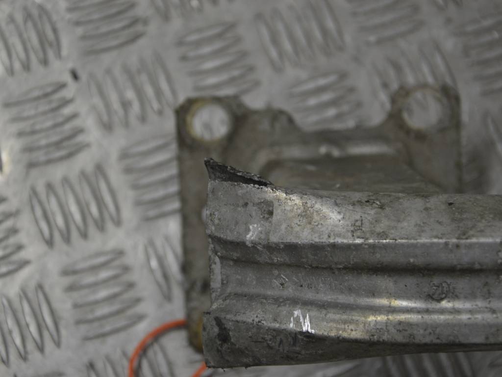 Усилитель бампера заднего