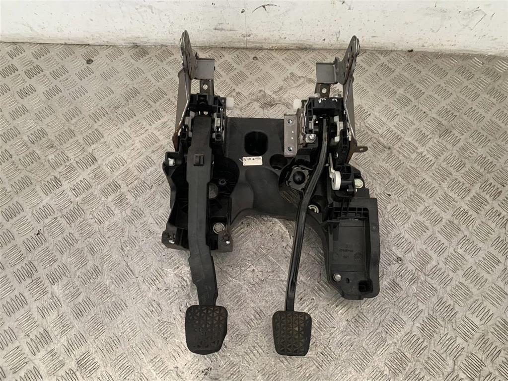 Узел педальный (блок педалей)