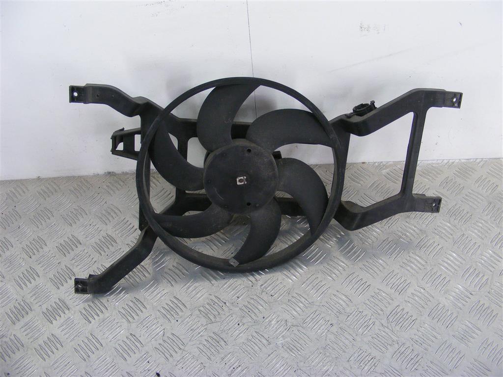 Вентилятор радиатора Renault Sandero 1 (2009-2014) 8200779073