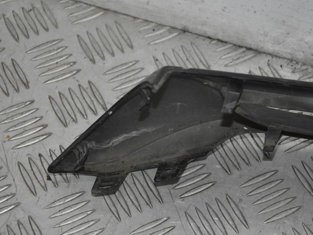 Заглушка (решетка) в бампер передний