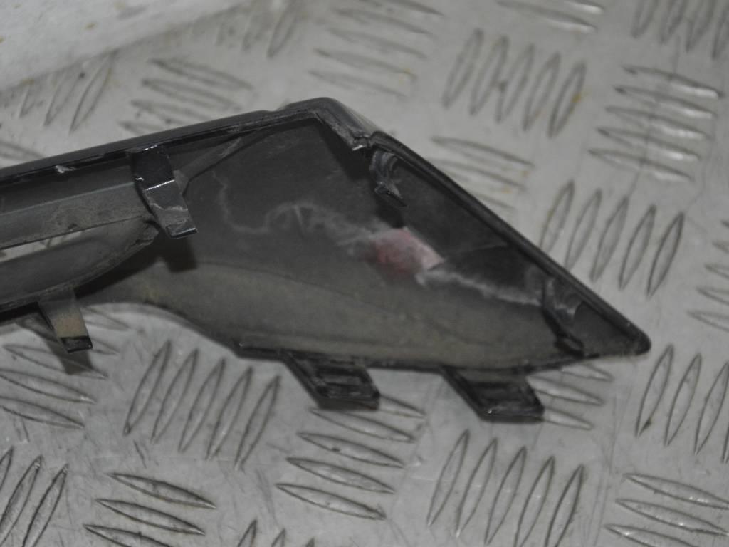 Заглушка (решетка) в бампер передний