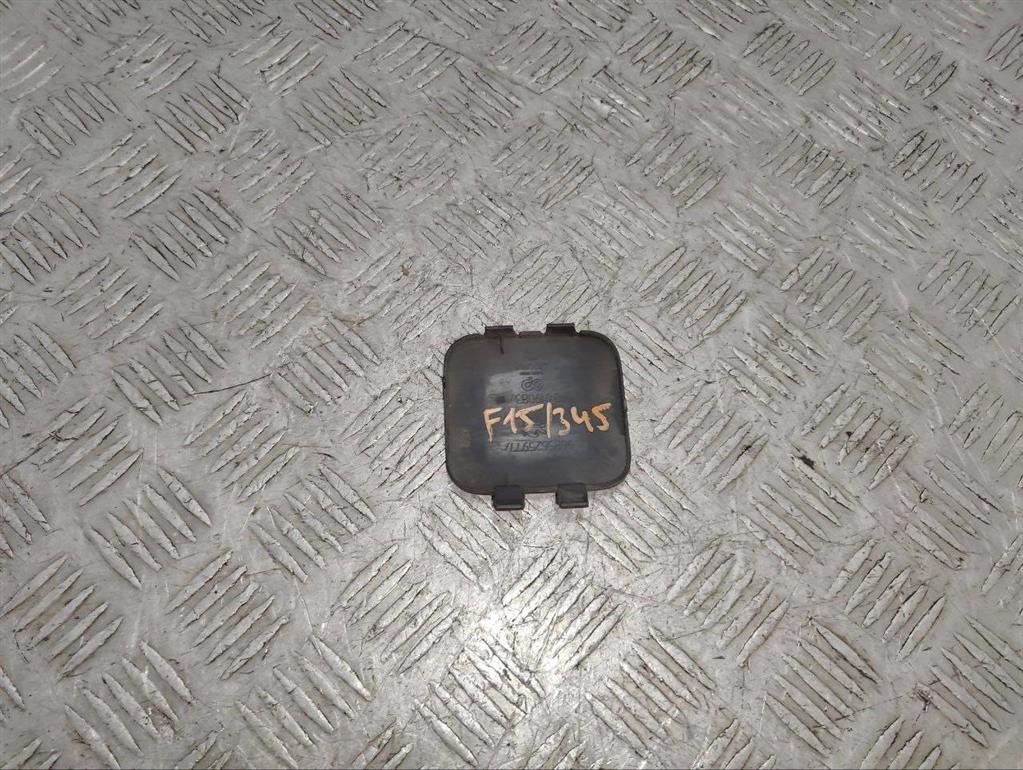 Заглушка (решетка) в бампер передний