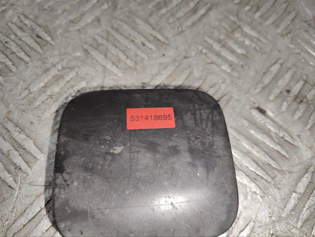 Заглушка (решетка) в бампер передний