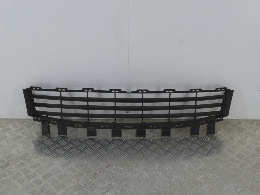 Заглушка (решетка) в бампер Renault Megane 2 (2002-2008) 8200412379