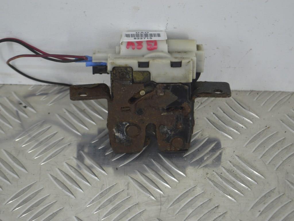 Замок багажника