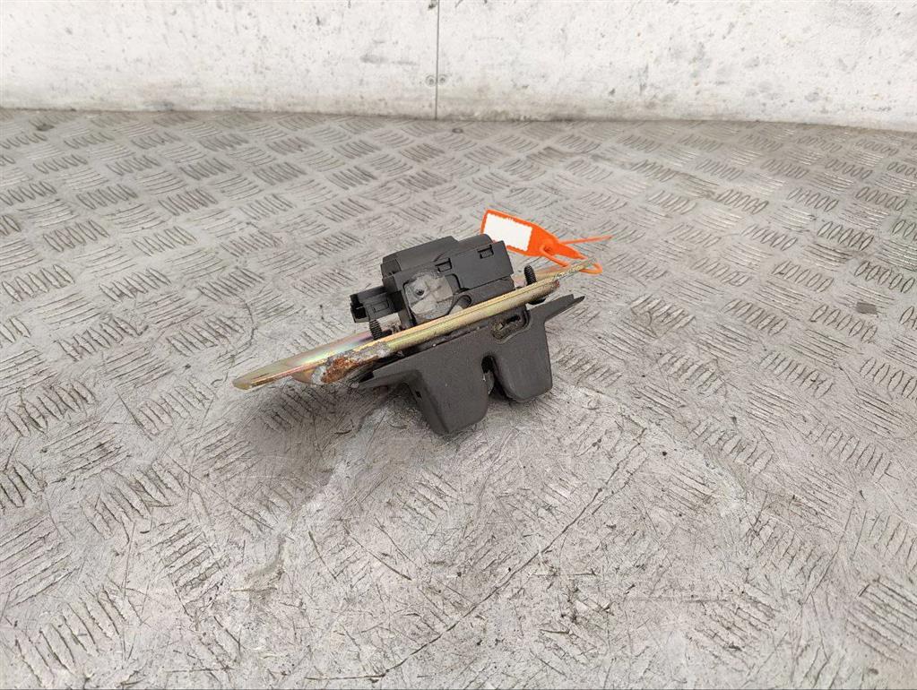 Замок багажника