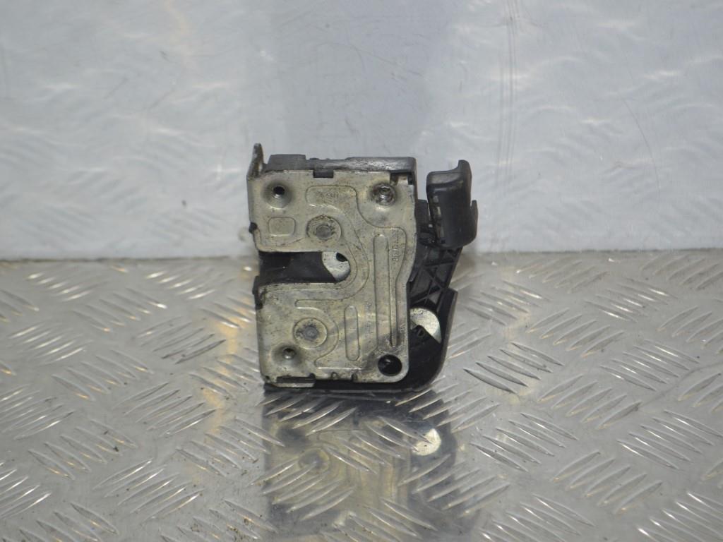 Замок двери передней левой