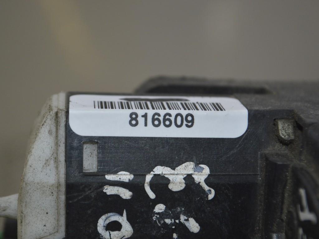 Замок двери передней левой