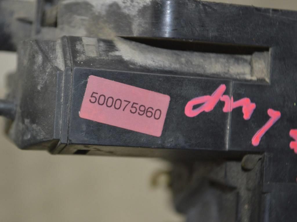 Замок двери передней левой