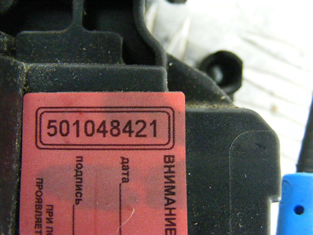 Замок двери передней левой Renault Megane 3 (2008-2019) 805010004R