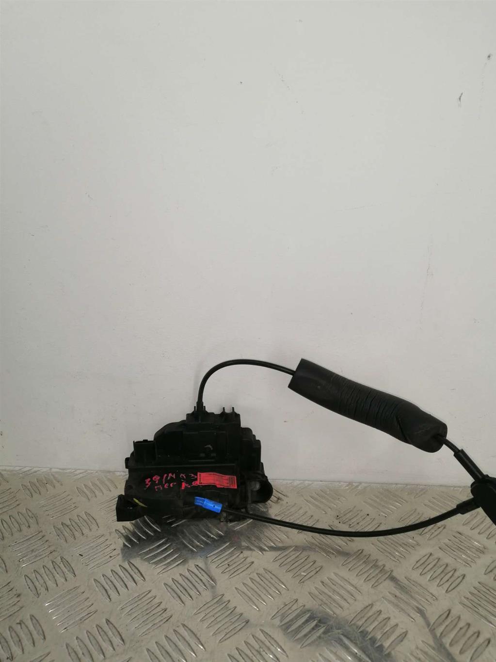 Замок двери передней левой Renault Megane 3 (2008-2019) 805030001R