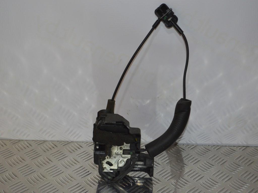 Замок двери передней левой