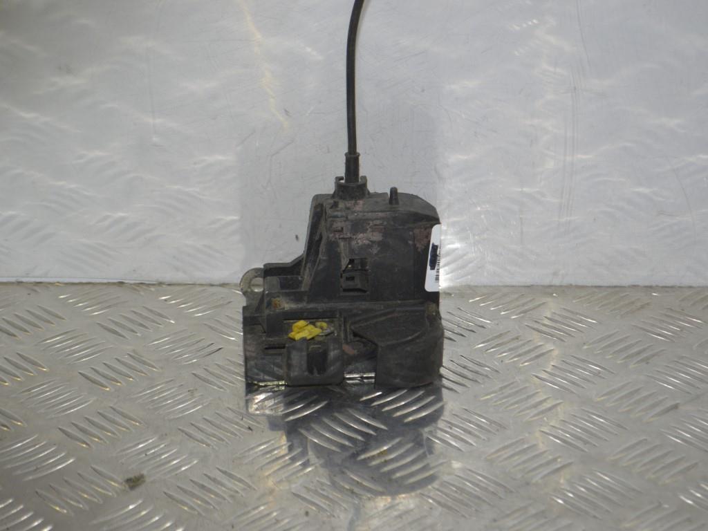 Замок двери передней левой