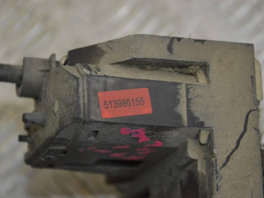 Замок двери передней левой