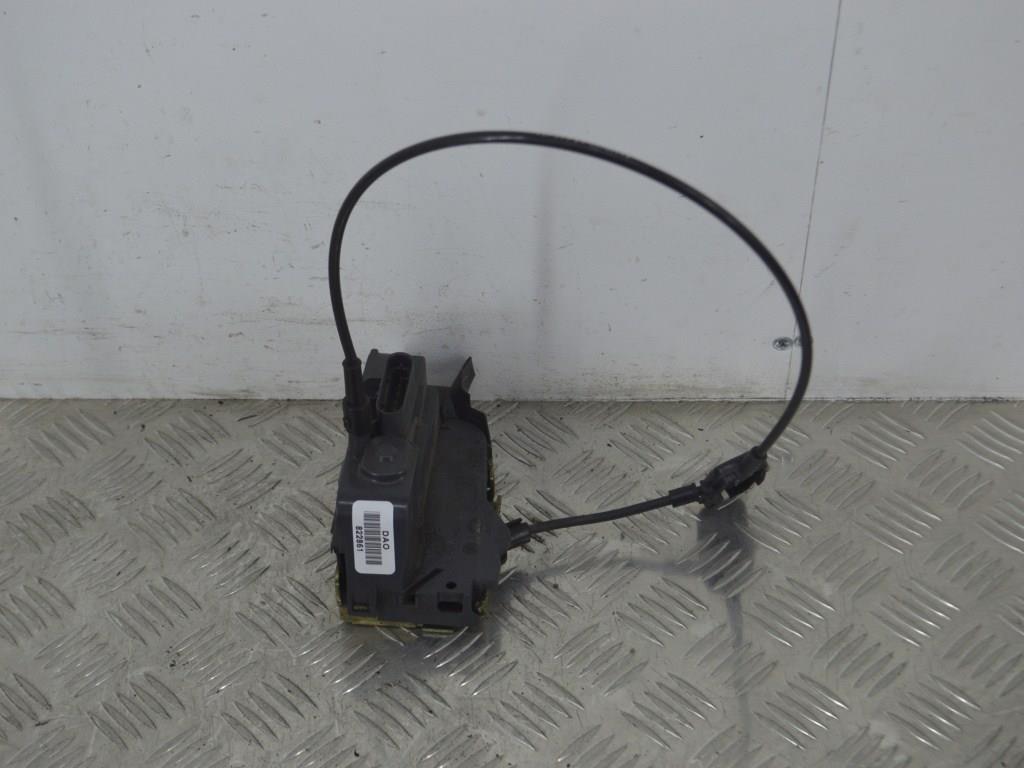 Замок двери передней левой