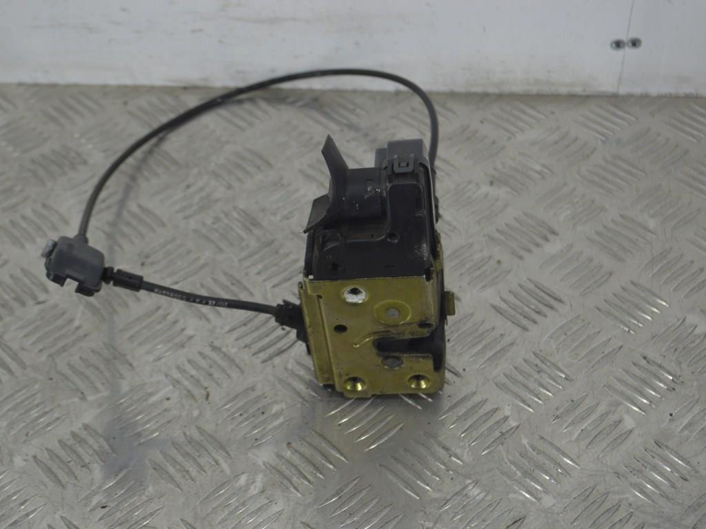 Замок двери передней левой