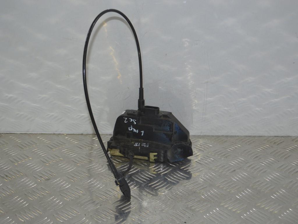 Замок двери передней левой