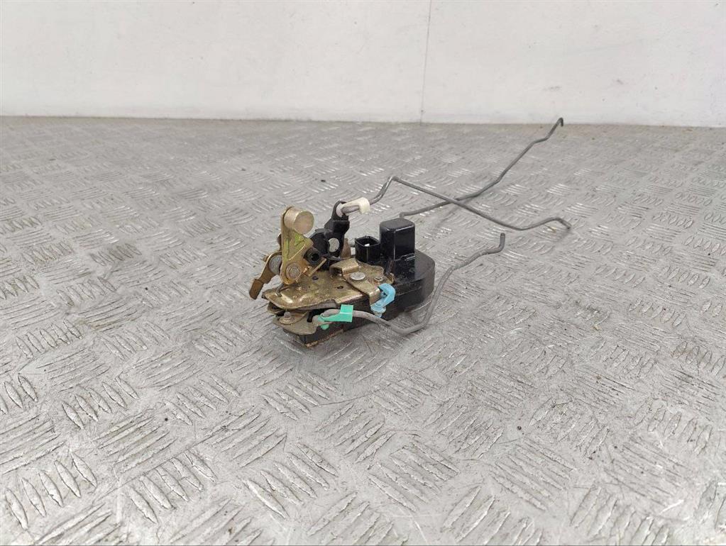 Замок двери передней левой