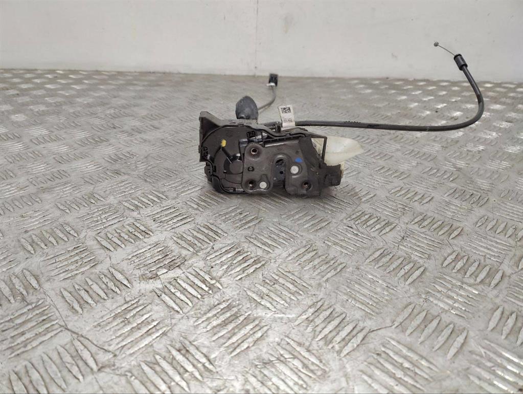 Замок двери передней левой