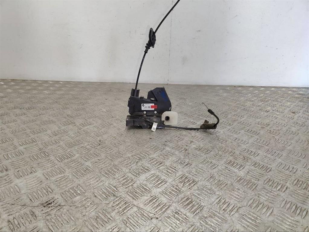 Замок двери передней левой