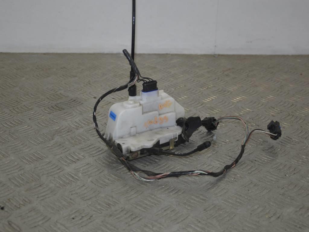 Замок двери передней левой