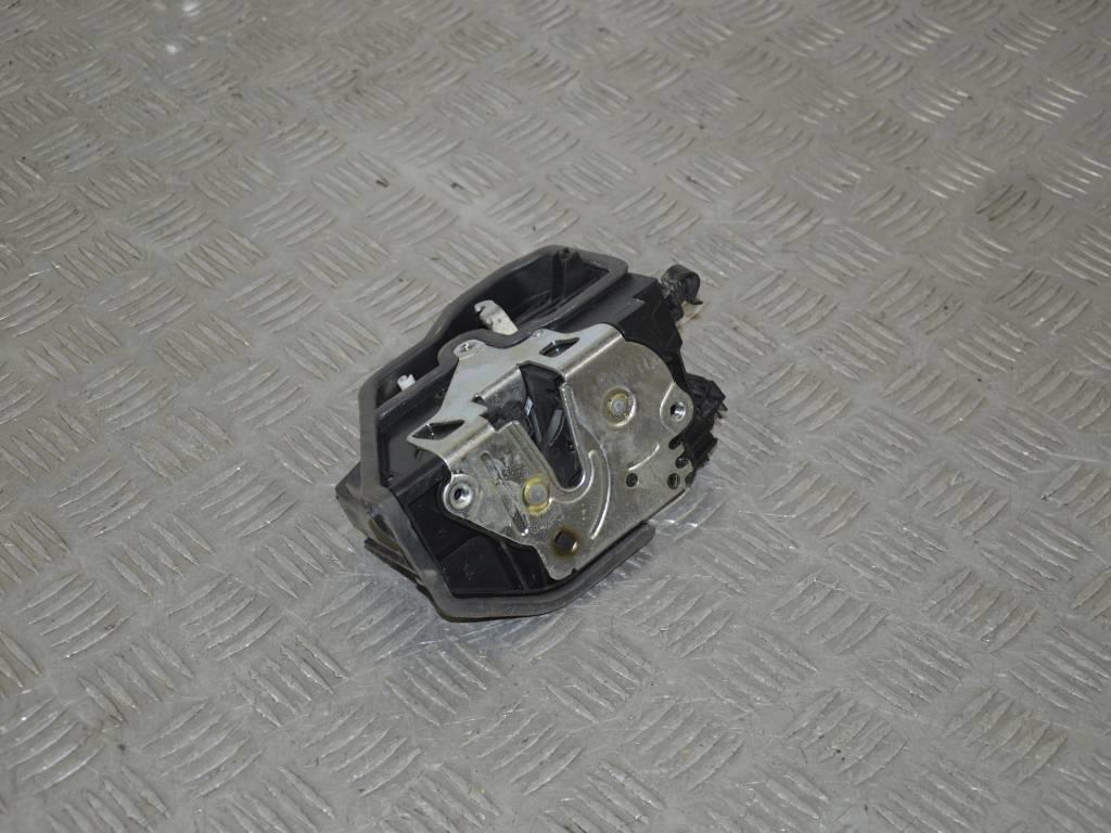 Замок двери передней левой