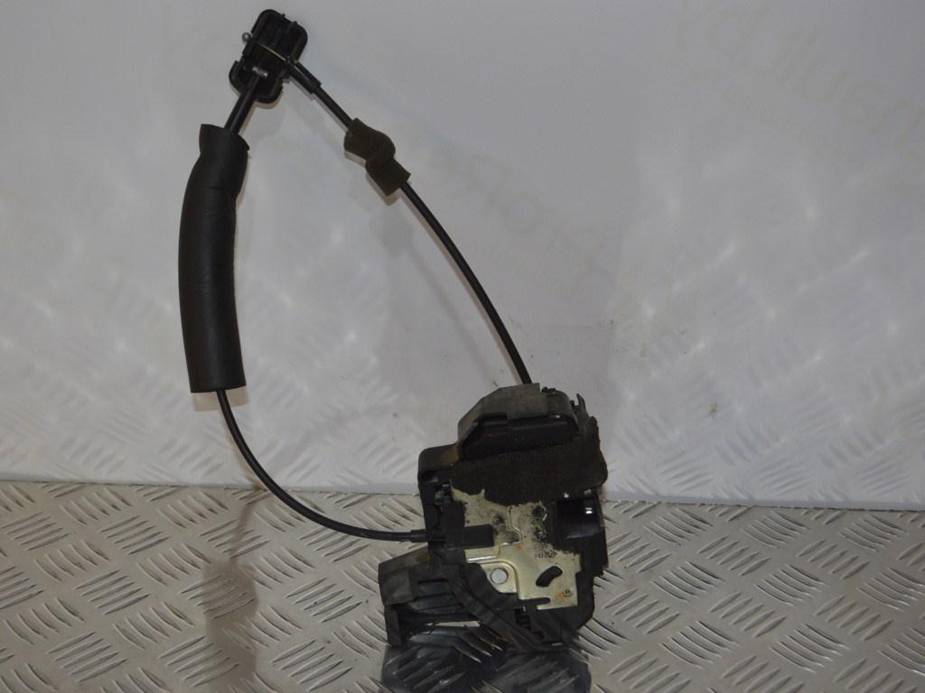 Замок двери передней правой