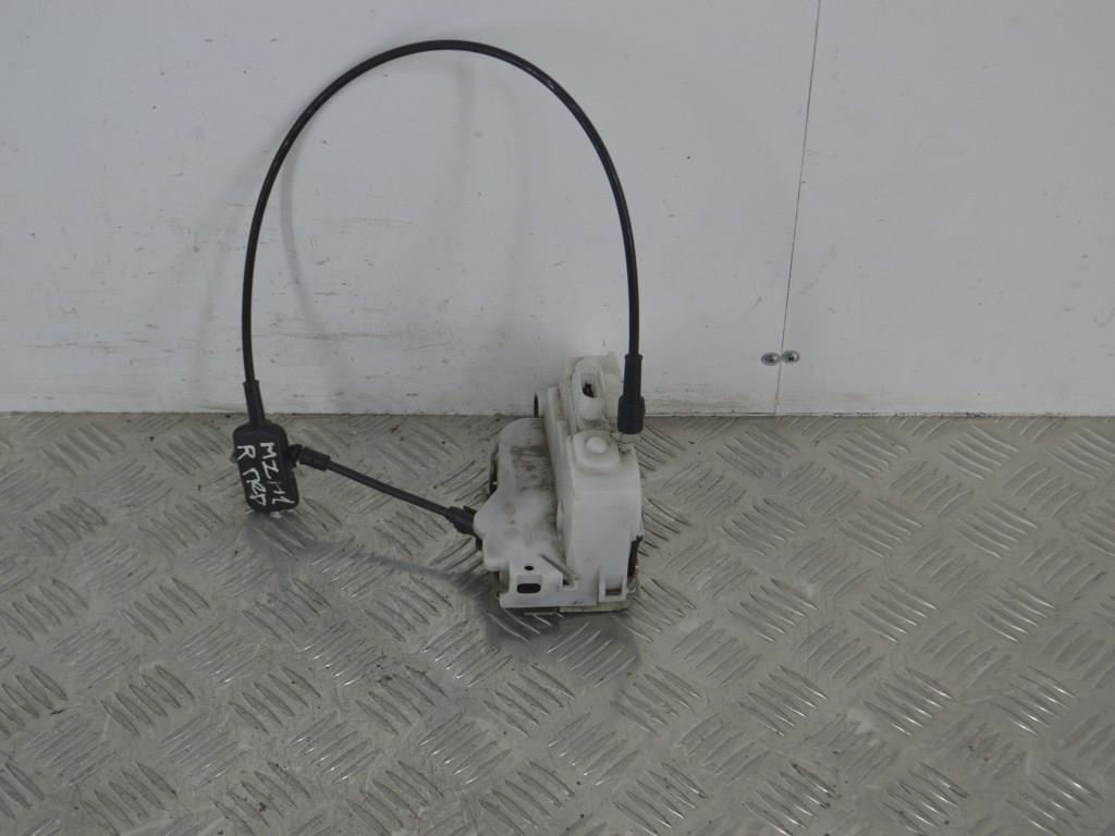 Замок двери передней правой