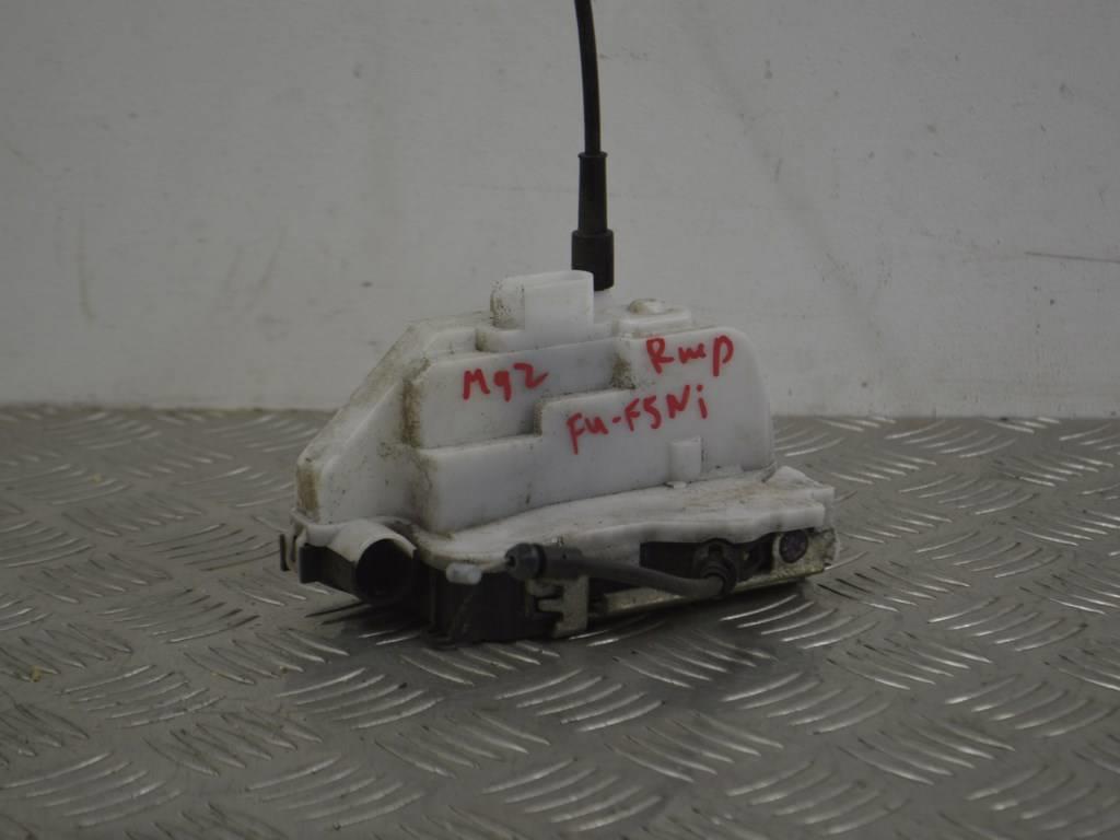 Замок двери передней правой