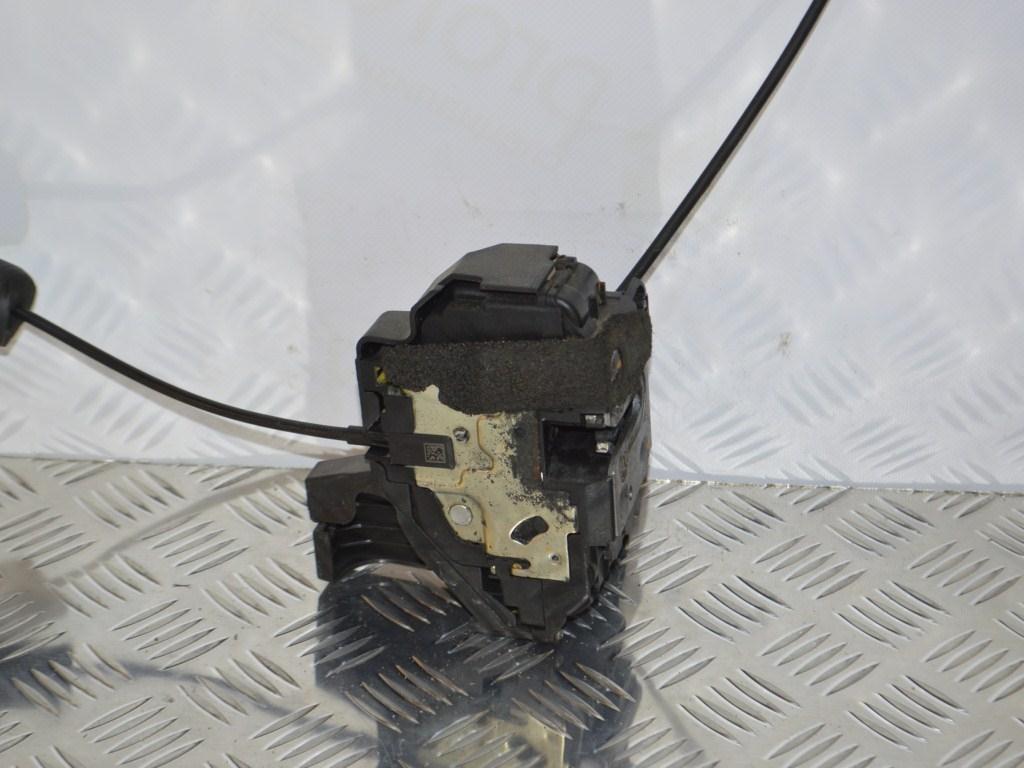 Замок двери передней правой