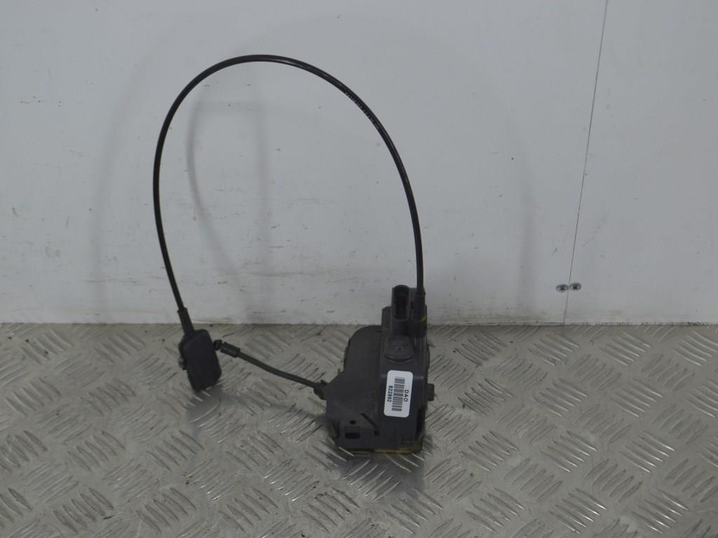 Замок двери передней правой