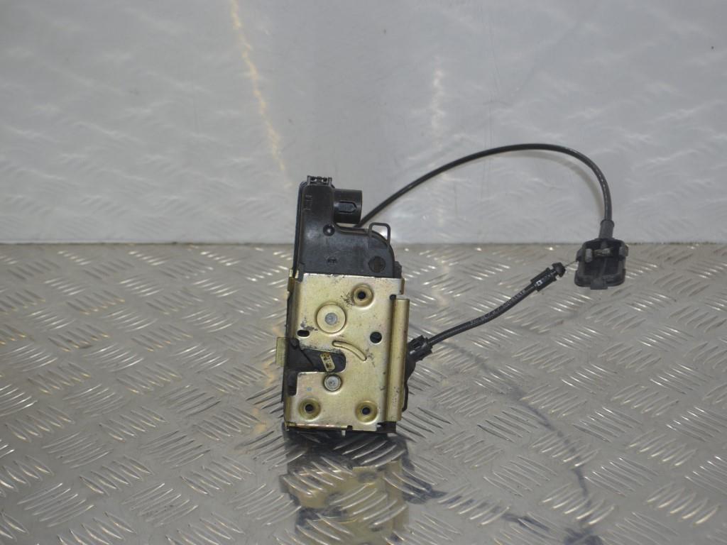 Замок двери передней правой